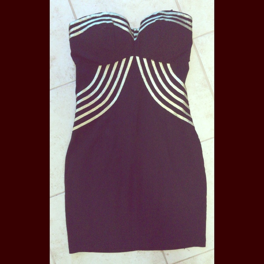2B Bebe Dress size M Black & Gold